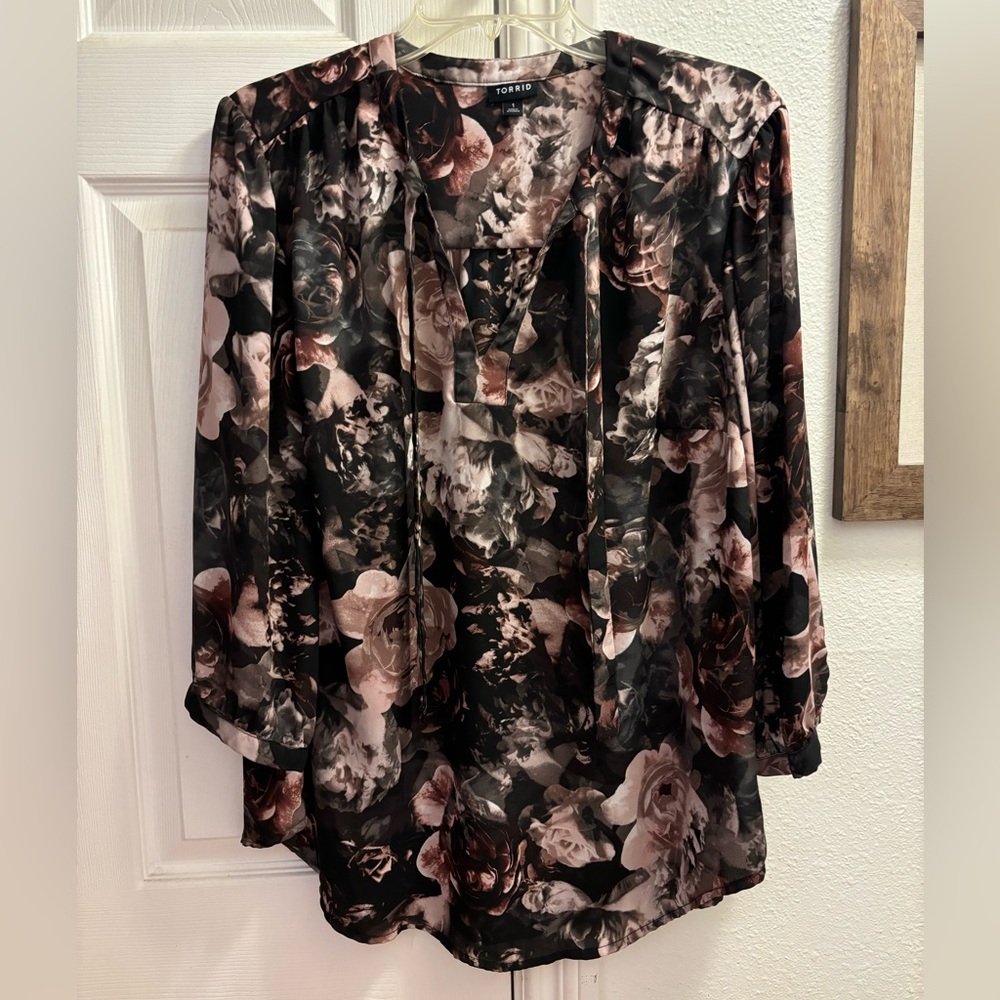 Torrid Size 1 Harper Style Blouse with Tie Front